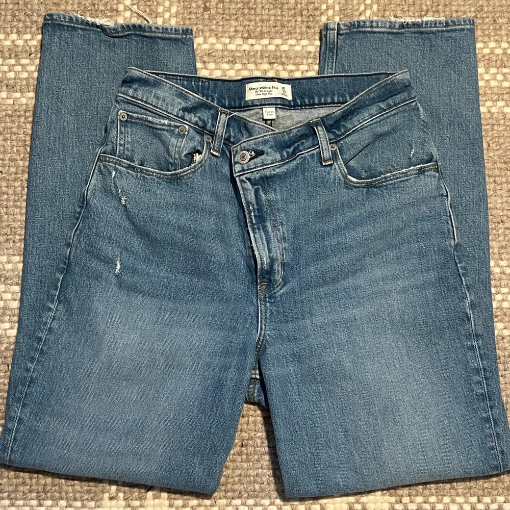 Abercrombie Curve Love Ultra High Rise 90s Straight Crossover Jean